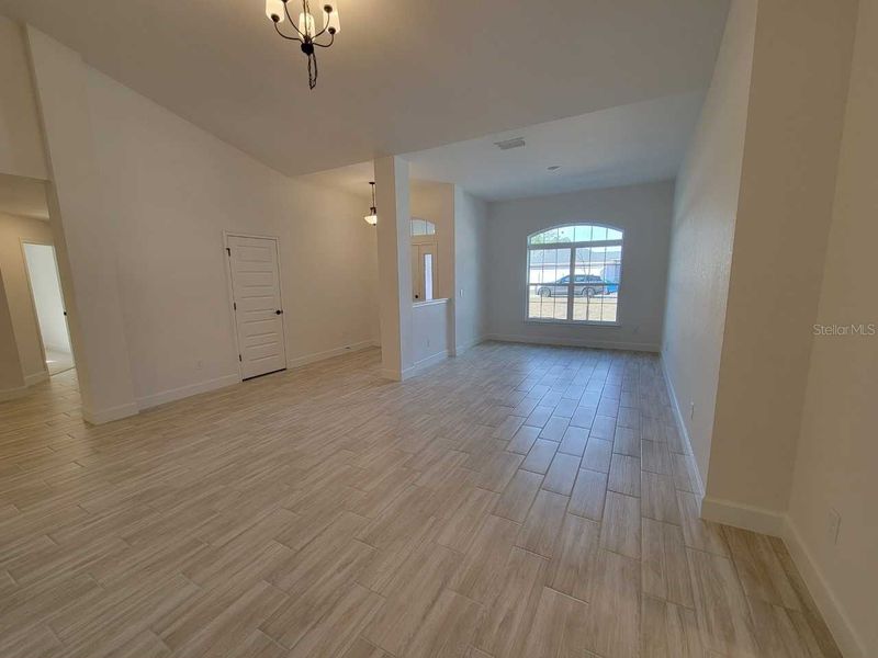 Spacious, unfurnished interior of a new home in Ocala Waterway / Kingsland Country Estates, Ocala (Image 11).