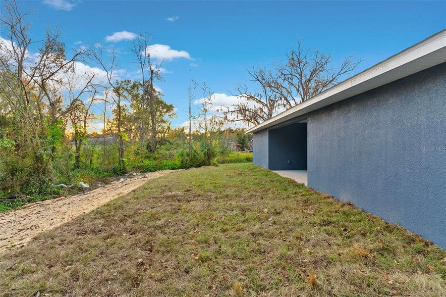 Exterior details and patio area of a home in , Lakeland (Image 23).