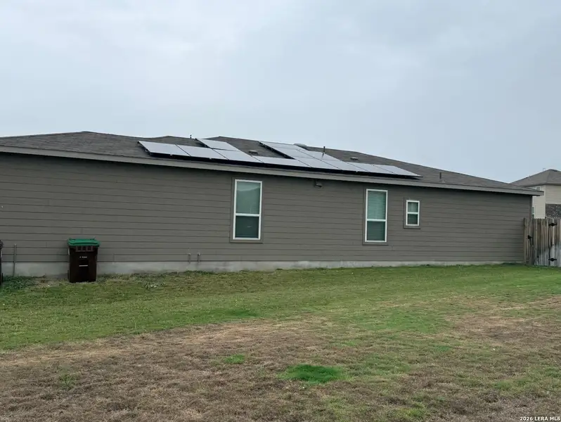 Exterior details and patio area of a home in Cinco Lakes, San Antonio (Image 8).