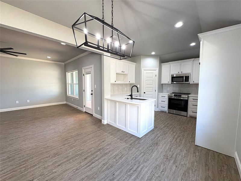Spacious, unfurnished interior of a new home in , Abilene (Image 12).