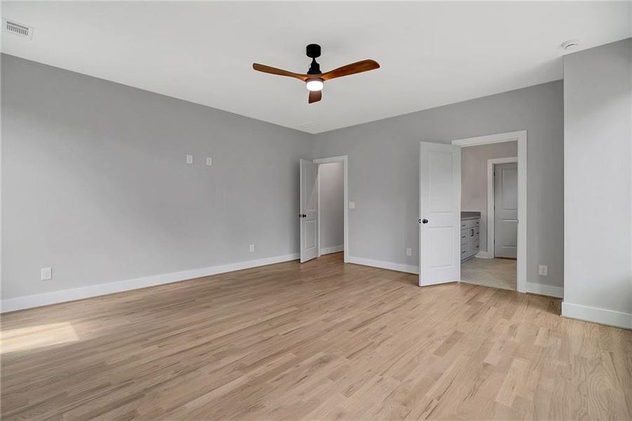 Spacious, unfurnished interior of a new home in , Atlanta (Image 59).