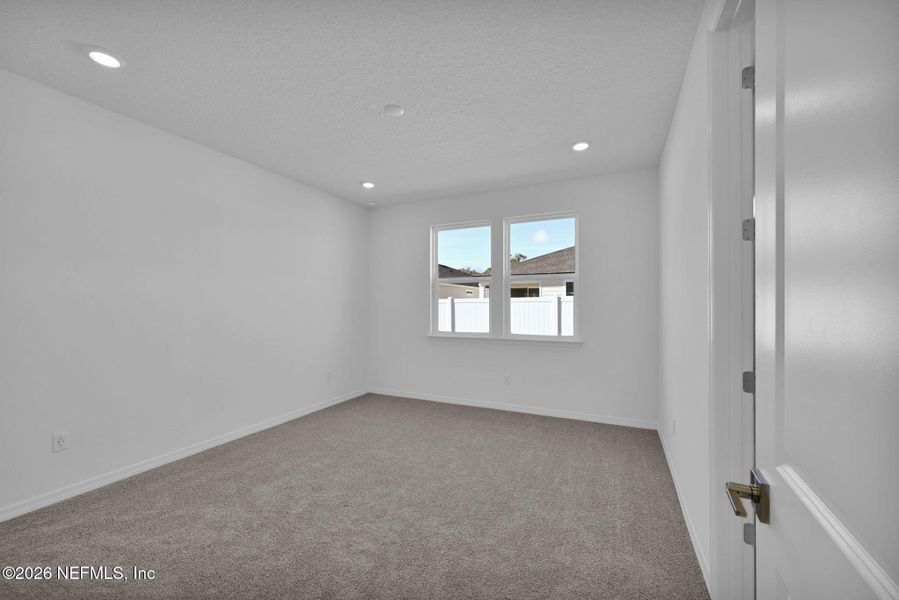 Spacious, unfurnished interior of a new home in Murray Farms, Middleburg (Image 18).
