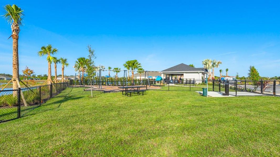 Community amenities in Indigo Creek, Apollo Beach (Image 74).