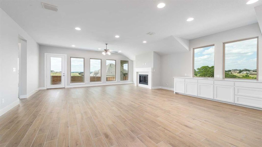 Spacious, unfurnished interior of a new home in Talon Hills 60'/70', Fort Worth (Image 14). Spacious, unfurnished interior of a new home in Talon Hills 60'/70', Fort Worth (Image 14).