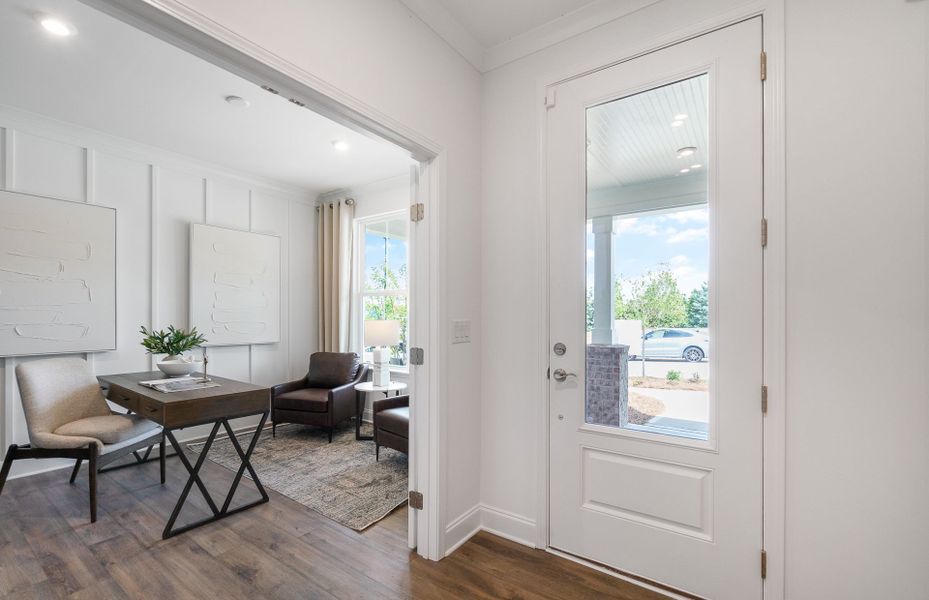 Representative furnished interior of a home built from the Mainstay by Del Webb in Del Webb at Lake Oconee, Greensboro (Image 19).