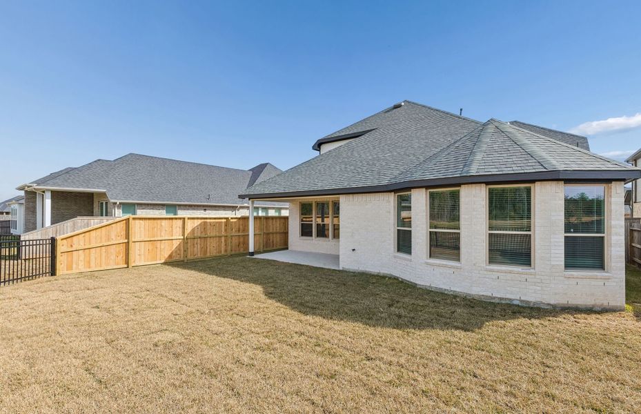 Exterior details and patio area of a home in Mavera, Conroe (Image 3).