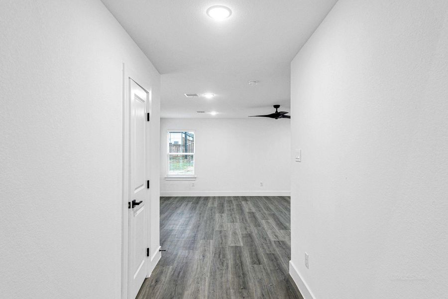 Spacious, unfurnished interior of a new home in , Hempstead (Image 21).