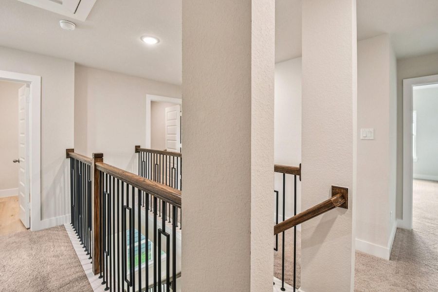 Spacious, unfurnished interior of a new home in Alicante, Houston (Image 14).