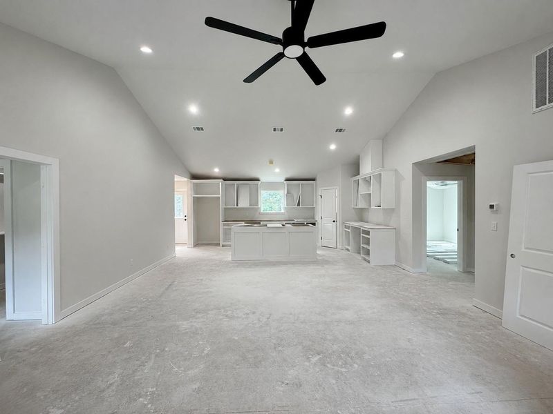 Spacious, unfurnished interior of a new home in , Marquez (Image 4).