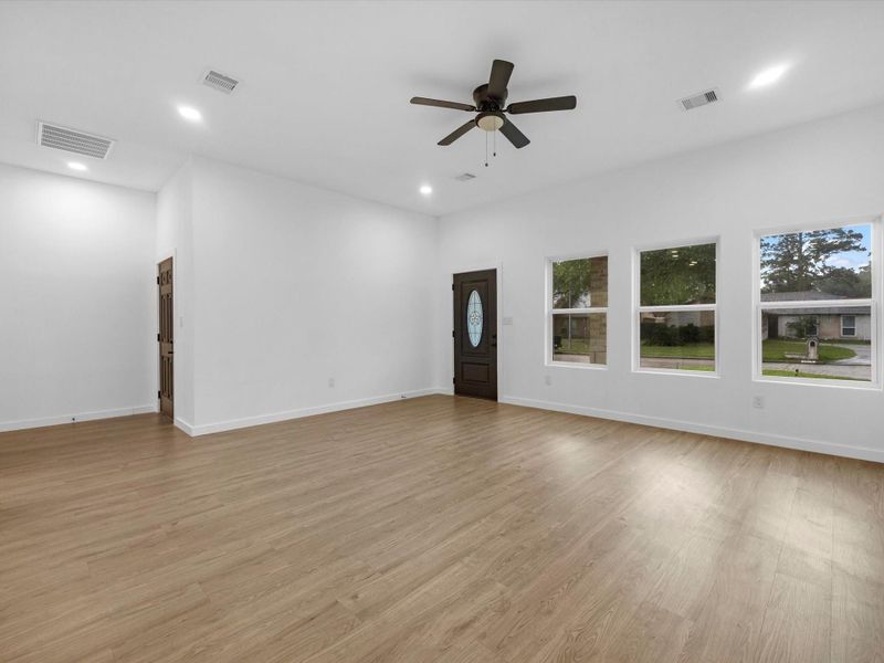 Image 4 of a home in . Image 4 of a home in .