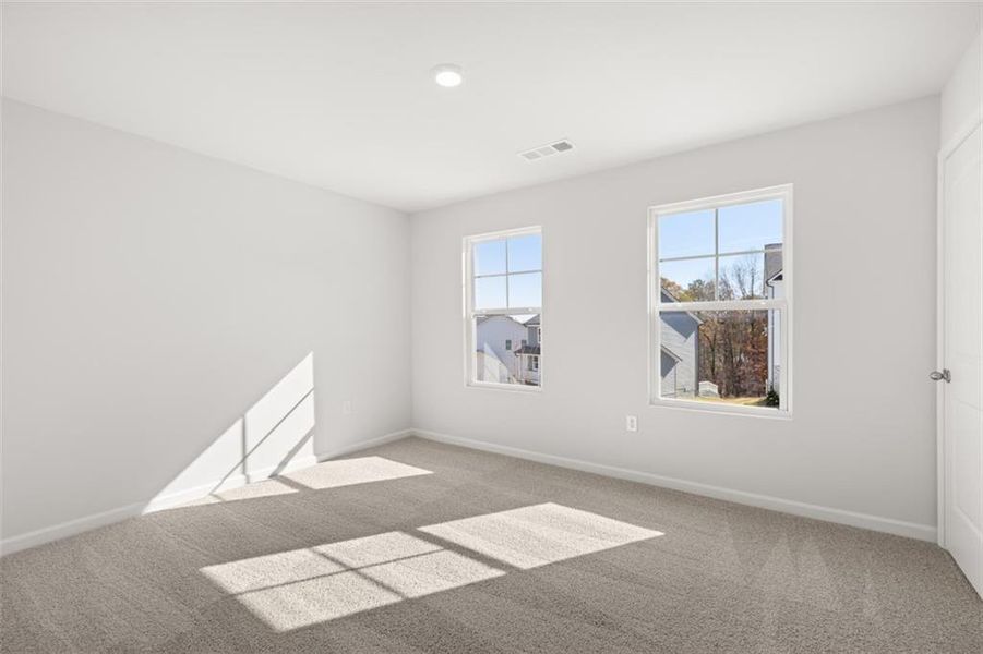 Spacious, unfurnished interior of a new home in Falcon Landing, Gainesville (Image 35).