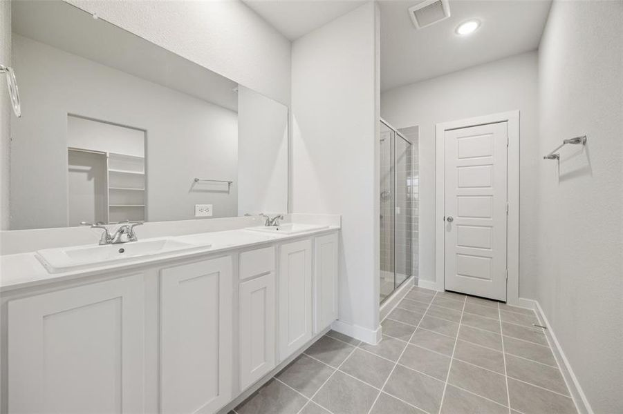 Furnished interior view inside a new home in Stratton Place, Greenville (Image 8).