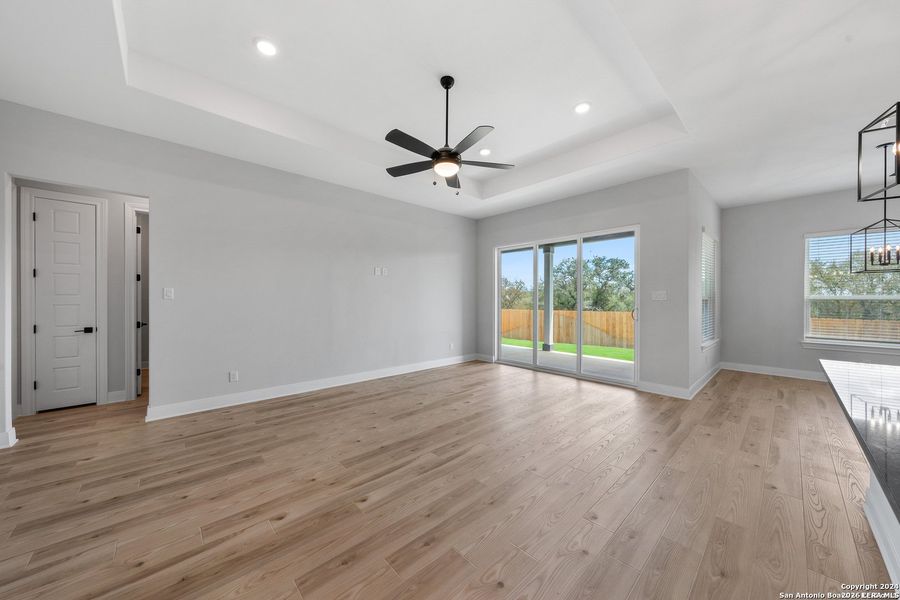 Spacious, unfurnished interior of a new home in Potranco West, Castroville (Image 18).