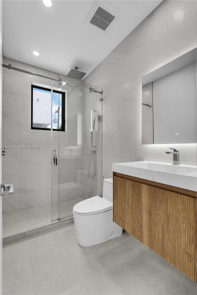 Furnished interior view inside a new home in , Key Biscayne (Image 59).