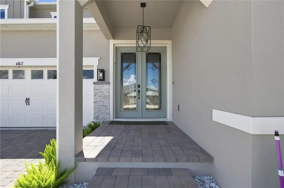 Exterior details and patio area of a home in , Winter Garden (Image 3).