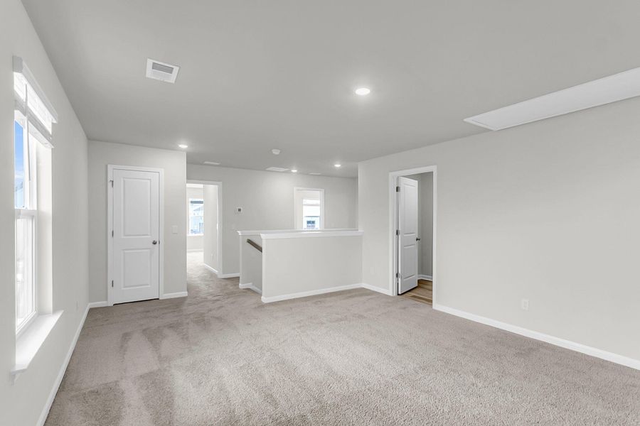Spacious, unfurnished interior of a new home in Wildcat Chase, Summerville (Image 9).