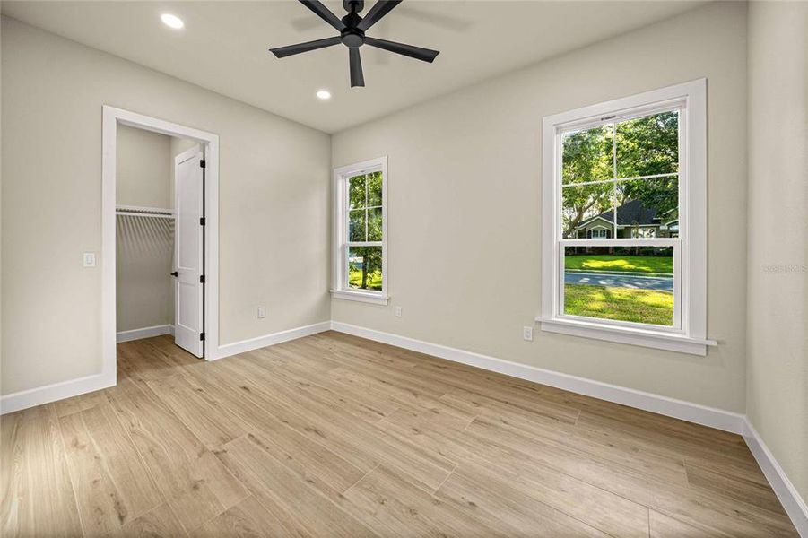 Spacious, unfurnished interior of a new home in , Ocala (Image 30).