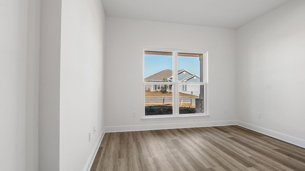 Spacious, unfurnished interior of a new home in Owl's Head Farms, Freeport (Image 25).