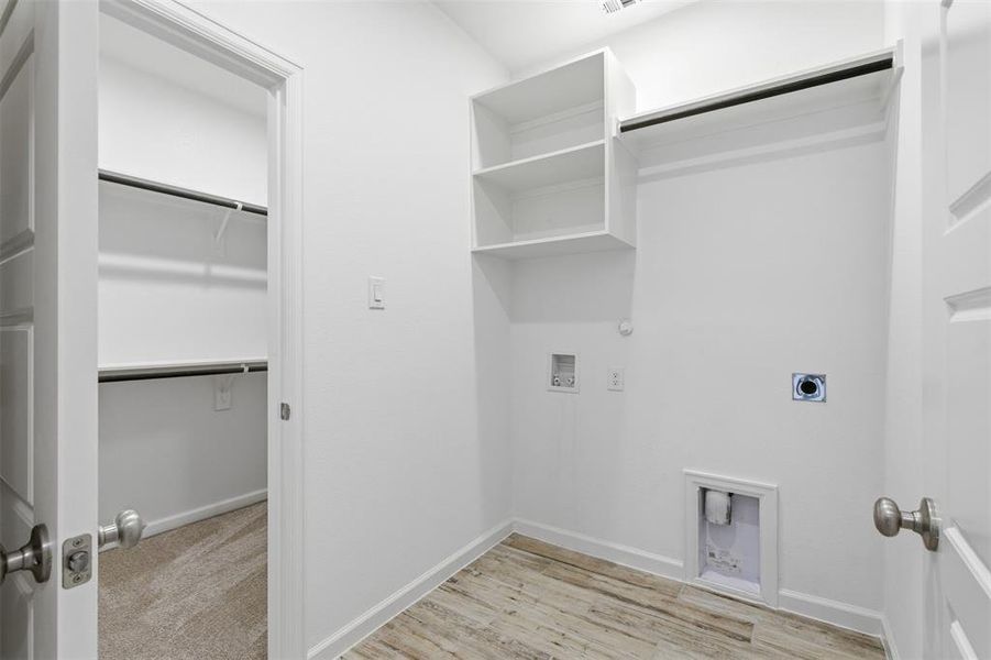 Spacious, unfurnished interior of a new home in Prairie Oaks, Oak Point (Image 16). Spacious, unfurnished interior of a new home in Prairie Oaks, Oak Point (Image 16).