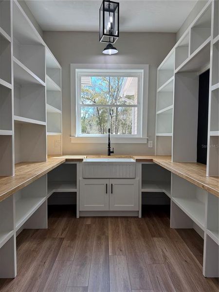 Furnished interior view inside a new home in , Chiefland (Image 9).