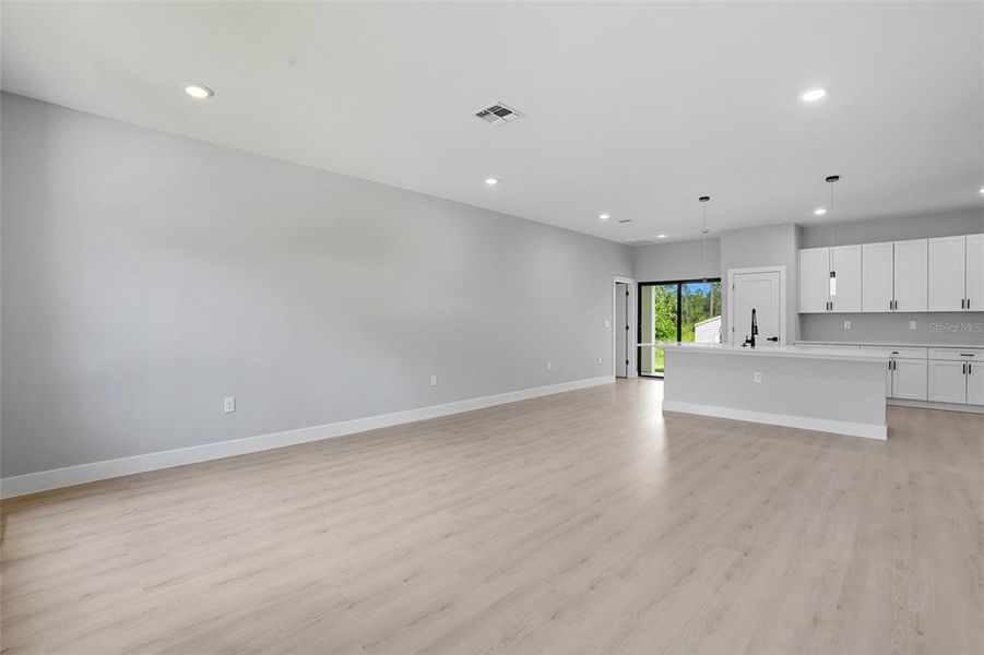 Spacious, unfurnished interior of a new home in , Lehigh Acres (Image 29).