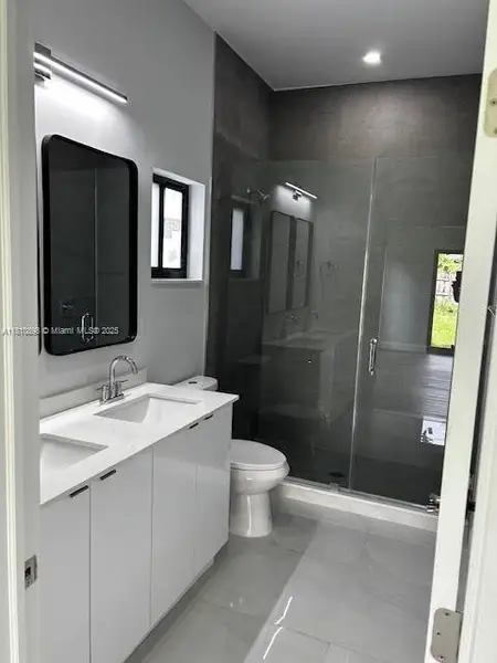 Furnished interior view inside a new home in , Fort Lauderdale (Image 7).