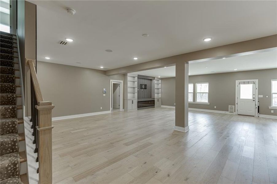 Spacious, unfurnished interior of a new home in The Retreat at Sterling on the Lake 48', Flowery Branch (Image 38).