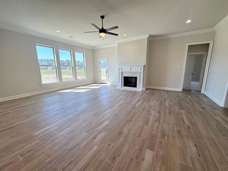 Spacious, unfurnished interior of a new home in Natureview, Freeport (Image 5).