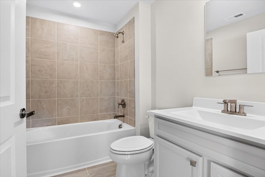 Furnished interior view inside a new home in Waverly Springs, Woodruff (Image 6).