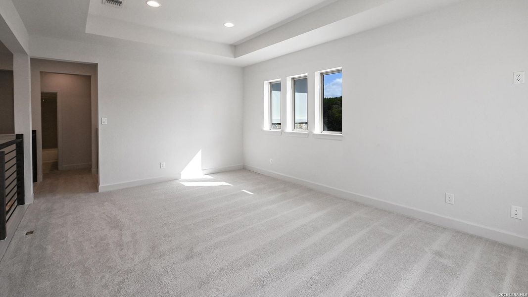 Spacious, unfurnished interior of a new home in Hidden Canyon, San Antonio (Image 20).