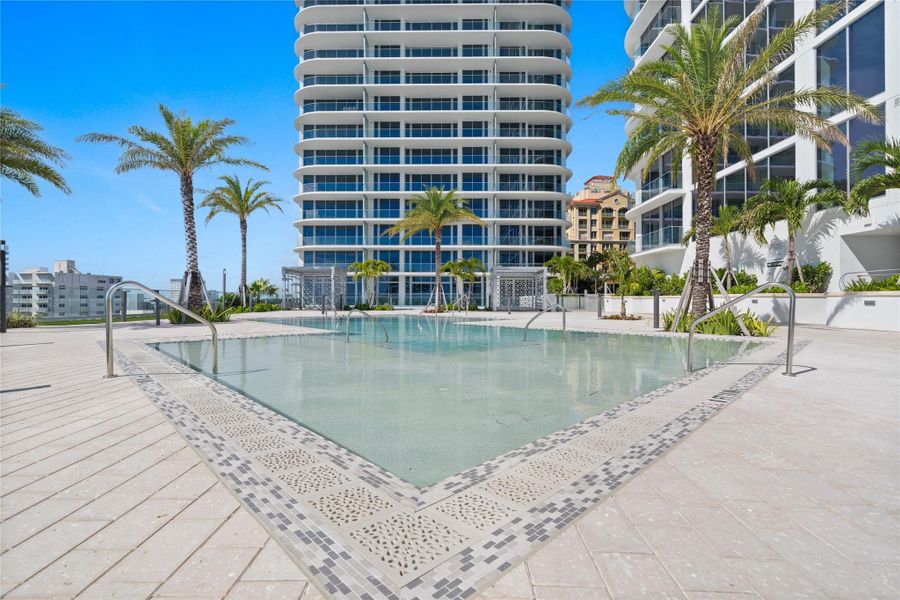 Condo located in Fort Lauderdale, FL showcasing its design and architecture (Image 31).