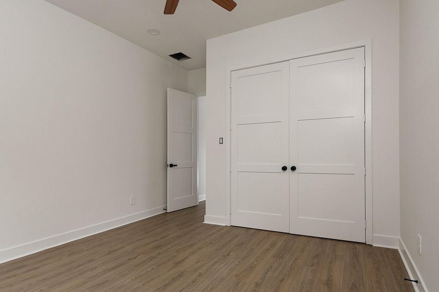 Spacious, unfurnished interior of a new home in , Conroe (Image 25).