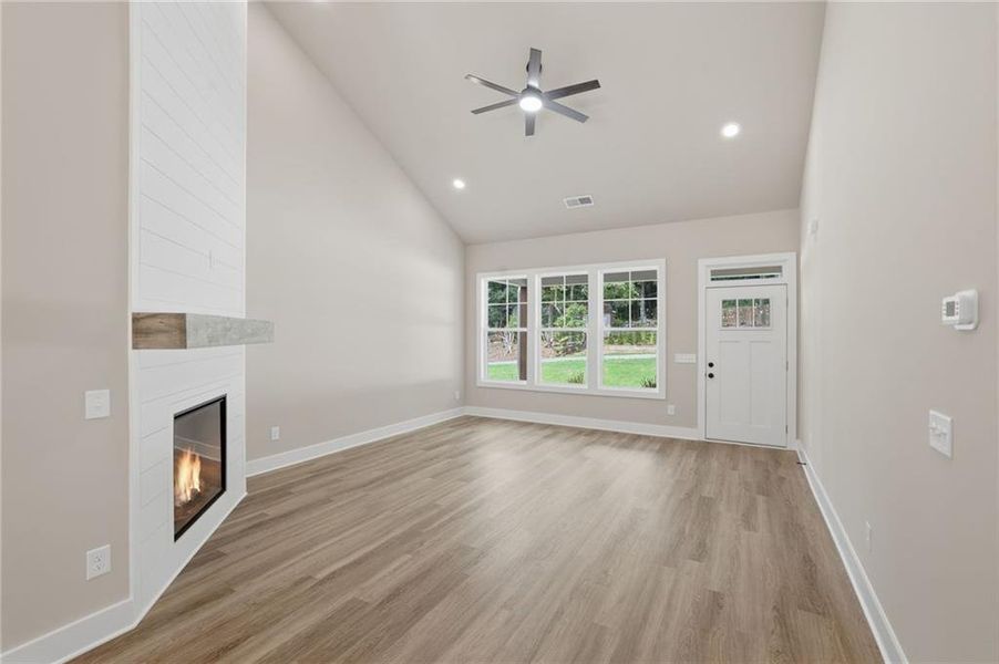 Spacious, unfurnished interior of a new home in , Gainesville (Image 19).