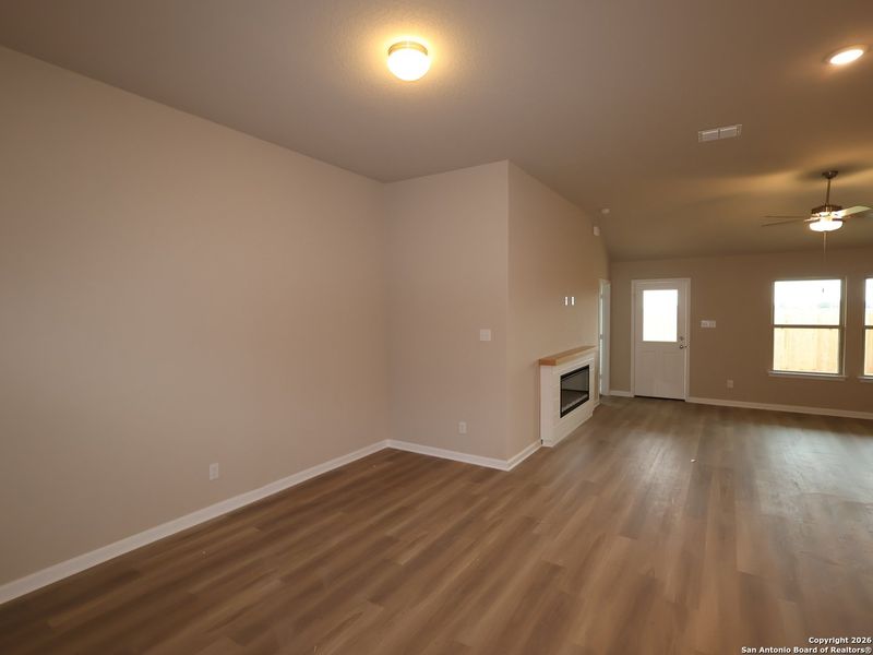 Spacious, unfurnished interior of a new home in Meadows at Clear Springs, New Braunfels (Image 22).