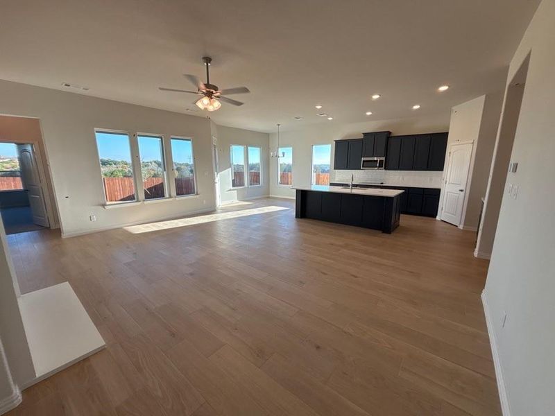 Spacious, unfurnished interior of a new home in Waterford Park, Weatherford (Image 11).