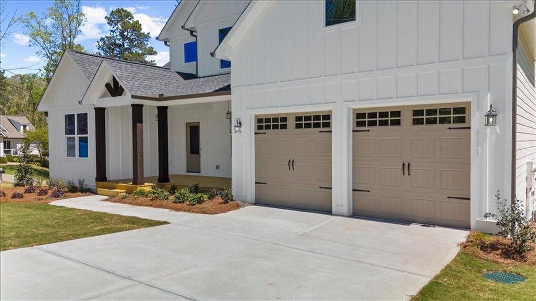 Exterior details and patio area of a home in , Gainesville (Image 3).