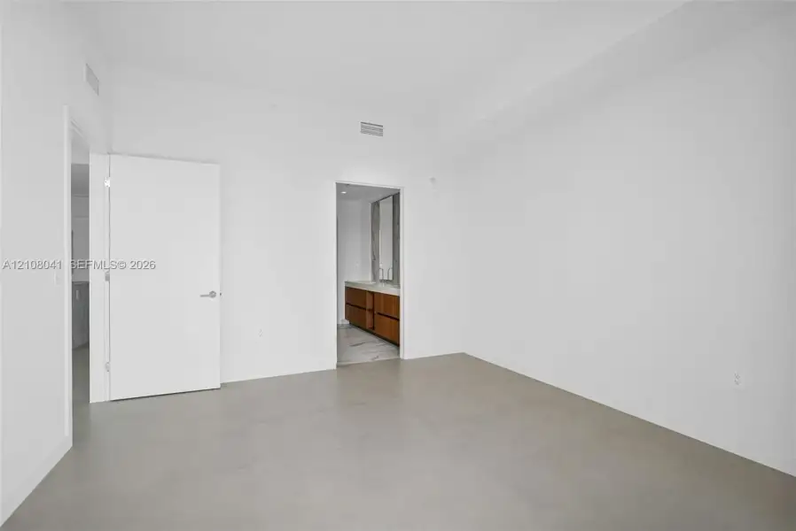 Spacious, unfurnished interior of a new home in , Miami (Image 22).