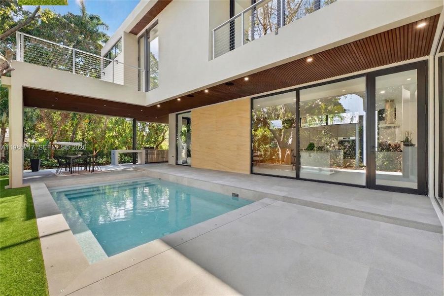 Exterior details and patio area of a home in , Miami (Image 47).