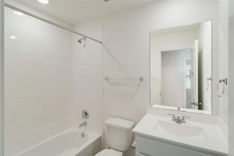 Image 17 of a home in Prairie Lakes. Image 17 of a home in Prairie Lakes.