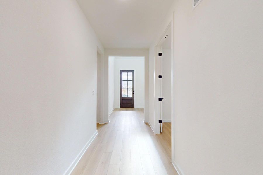 Spacious, unfurnished interior of a new home in Edgewood, Leander (Image 29).