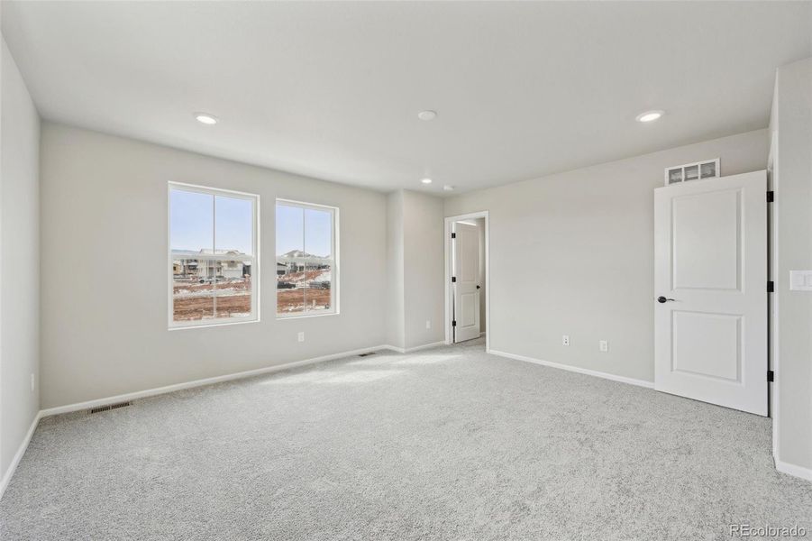 Spacious, unfurnished interior of a new home in The Villas Collection at Sterling Ranch, Littleton (Image 36).