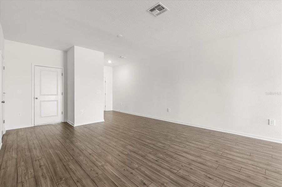 Spacious, unfurnished interior of a new home in , Ocala (Image 16).