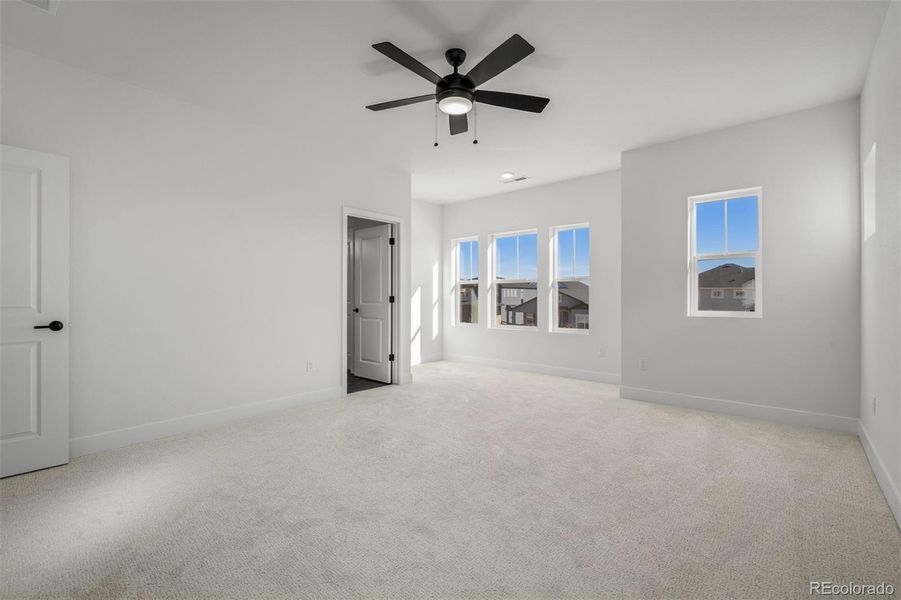 Spacious, unfurnished interior of a new home in Revel Crossing at Wolf Ranch – The Outlook Collection, Colorado Springs (Image 27).