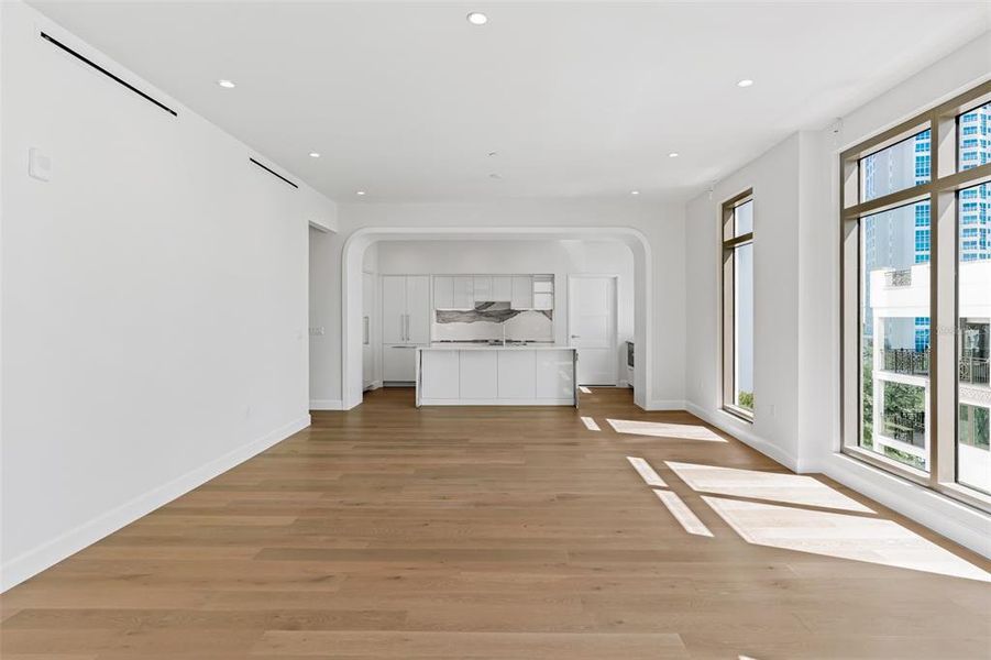 Spacious, unfurnished interior of a new home in , St. Petersburg (Image 43).