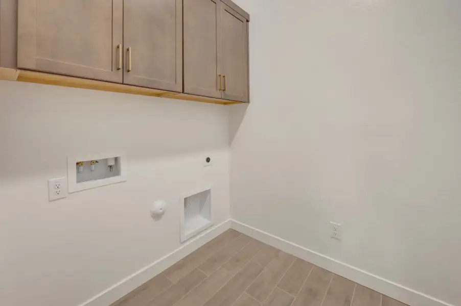 Spacious, unfurnished interior of a new home in Soleo, San Tan Valley (Image 32).