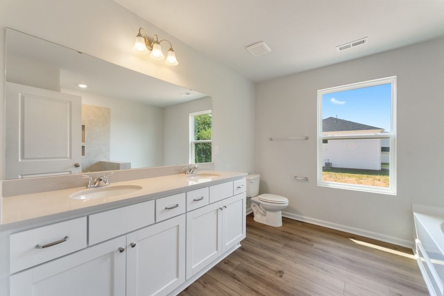 Furnished interior view inside a new home in Richmond Hill, Inman (Image 15).