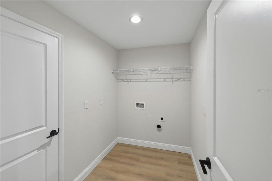 Spacious, unfurnished interior of a new home in , Port Charlotte (Image 13).