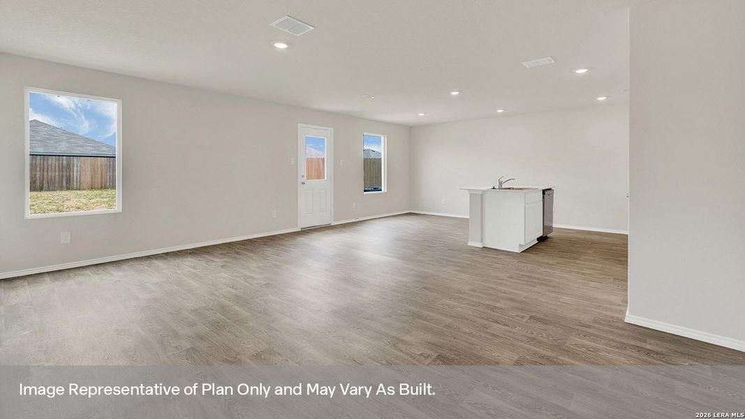 Spacious, unfurnished interior of a new home in Swenson Heights, Seguin (Image 26).