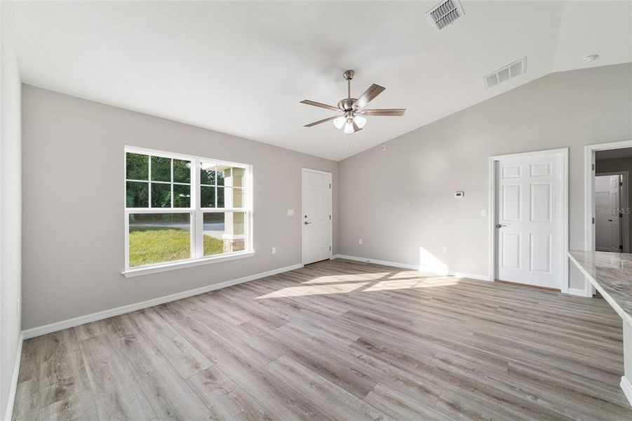 Spacious, unfurnished interior of a new home in , Ocala (Image 28).
