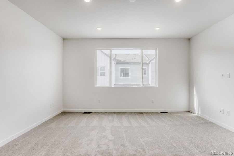 Spacious, unfurnished interior of a new home in Parterre, Thornton (Image 10).